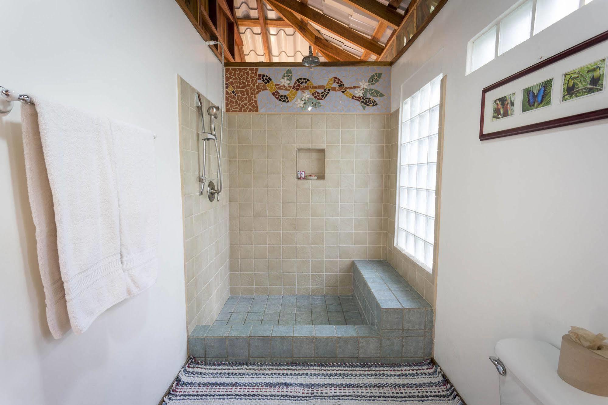 Coral Hill Bungalows Cahuita Eksteriør billede