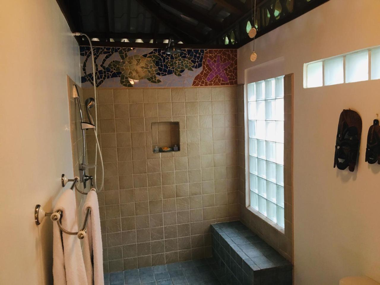 Coral Hill Bungalows Cahuita Eksteriør billede
